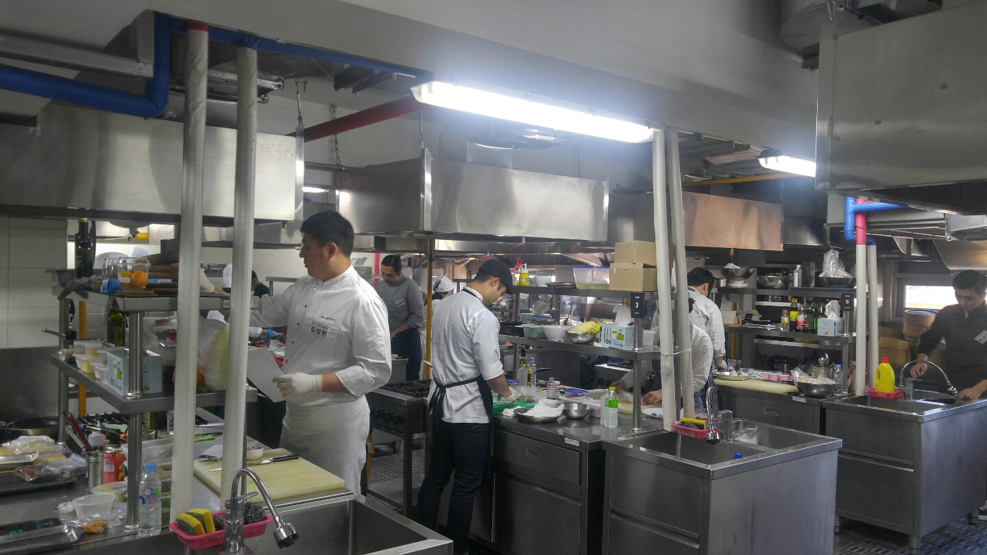 3. 자리배치 후 조리시작 (4).jpg